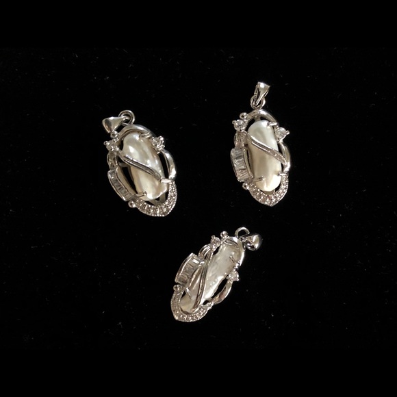 Beautiful Freshwater Pearl Pendant - Picture 4 of 5